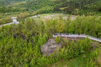Neue Aussichtsplattform im Erzgebirge zeigt Bergbau-Folgen