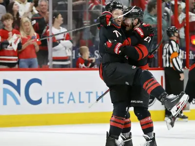 NHL: Carolina Hurricanes besiegen Philadelphia Flyers in Verlängerung