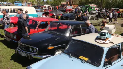 Oldtimer-Treffen in Jarmen: Gratis-Eintritt und DDR-Technik begeistern Tausende