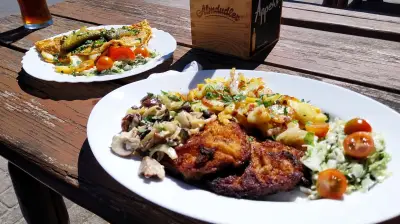 Personalmangel in der Gastro: Kellnerin neu, Küche im Stress