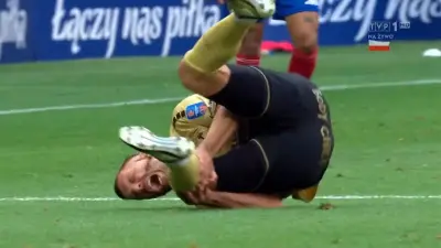 Pokal-Finale: Haaland-Cousin tritt Podolski brutal um
