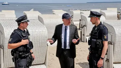 Polizisten-Mangel in MV: Kritiker sehen Minister Pegel in der Pflicht