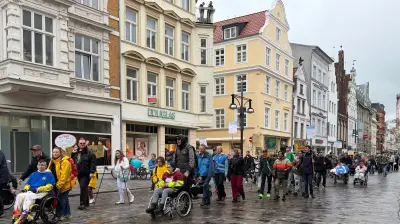 Protesttag in Rostock: 150 Menschen fordern Gleichstellung für Behinderte