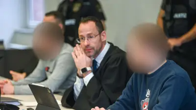 Prozess gegen Blaulicht-Fotografen: Angeklagter schmuggelt Handy in Zelle