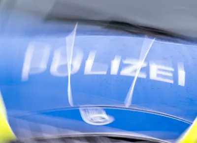 Radfahrer flüchtet vor Polizeikontrolle und verletzt zwei Beamte