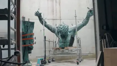 Restaurierte Atlas-Statue kehrt nach Amsterdam zurück