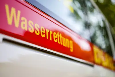 Saunafloß auf Müggelsee in Brand: Fünf Verletzte bei Feuer in Berlin