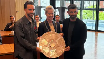 Schalke: Karaman und Muslic ins Goldene Buch eingetragen