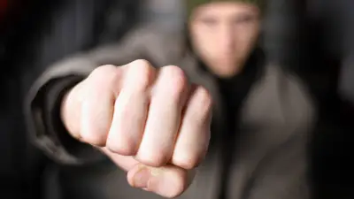 Schlägerei am Schleinufer: Fünf Verletzte nach Angriff in Magdeburg