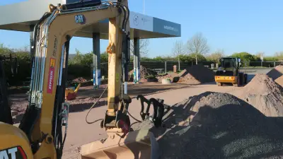 Schnellladestationen an A38 bei Berga fast fertig: Eröffnung offen