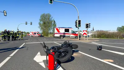 Schwerer Unfall an B2 bei Kemberg: Zwei Motorradfahrer verletzt