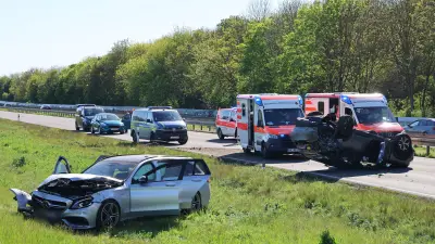 Schwerer Unfall auf B80 in Halle-Neustadt: Auto überschlägt sich