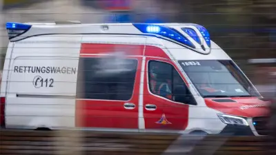 Schwerer Unfall bei Bützow: Auto gegen Baum – Fahrer schwer verletzt