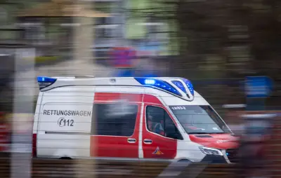 Schwerer Unfall in Bützow: Auto prallt gegen Baum – Fahrer schwer verletzt