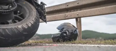 Schwerer Unfall in Halle: Motorradfahrer auf Merseburger Straße verletzt
