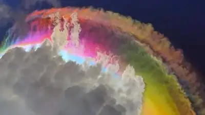 Seltenes Wetterphänomen: Regenbogenwolke verblüfft mit Schönheit