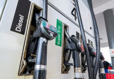 Spritpreise steigen: Tagesschnitt über 2 Euro trotz Tankrabatt