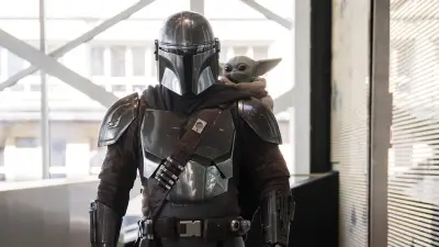 „Star Wars“-Tag: Mandalorianer und Grogu stürmen BILD-Redaktion