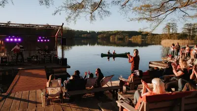 Steg in Flammen startet mit Traumabend am Haussee in die Saison