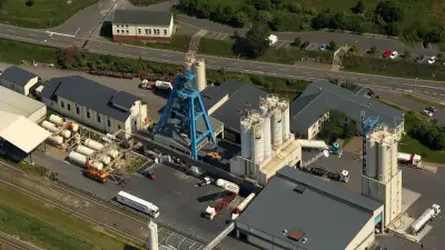 Stork steigt bei Bergwerk Glückauf in Sondershausen ein
