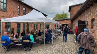 Street Food Markt in Lehsten trotzt dem Regenwetter
