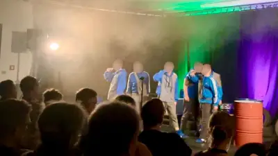 Theater hinter Gittern: Häftlinge inszenieren Schillers „Die Räuber“