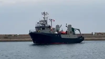 Timmy-Crew in Sassnitz: Arne Tiselius legt an