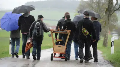 Vatertag 2026: Schmuddelwetter mit Regen, Gewitter und Schnee