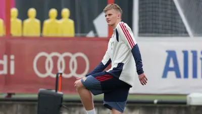Wer ist der blonde Teenager (15) im Bayern-Training vor PSG-Kracher?