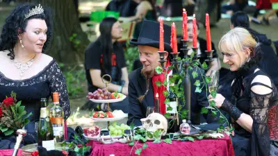WGT 2026 in Leipzig: Viktorianisches Picknick live in der LIVEZEIT