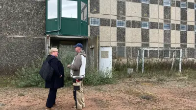Zeitzeuge führt durch ehemalige Stasi-Haft in Neubrandenburg