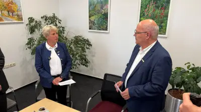 Zweiter Amtseid: Uckermark-Landrätin Dörk erneut vereidigt
