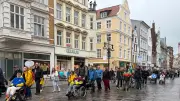 150 Menschen demonstrieren in Rostock für Gleichstellung von Menschen mit Behinderung