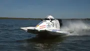 17-jährige Rennbootpilotin aus Eggesin startet in dritte Saison