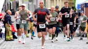 20. Schweriner Nachtlauf: Premiere mit Schloss-Route begeistert Tausende