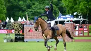 95. Springderby in Hamburg: Tillmann siegt, Thieme wie Weihnachtsmann