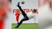 Außenminister Wadephul kickt in Marokko mit Ex-DFB-Star Bellarabi