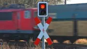 Bagger beschädigt Oberleitung: Güterzug kollidiert bei Coswig