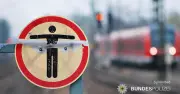 Bahn-Gleis bei München überquert: Senior verliert Bein nach Kollision mit Zug