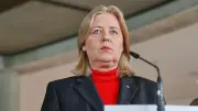 Bas stellt sich Regierungsbefragung: Rente, Stütze, Arbeitszeiten