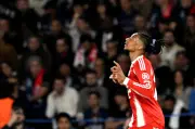 Bayern-Star Olise: Manager verrät skurrile Trainings-Ankunft
