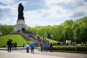 Berlin verbietet russische Flaggen an Ehrenmalen zum Kriegsende