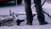 Bernburg: Radfahrer bei Zusammenstoß mit Lkw schwer verletzt