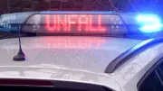 Betrunkener Fahrer kracht gegen Verkehrsinsel in Falkenhagen