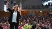 Bettina Tietjen begeistert in Ludwigslust mit Campinggeschichten