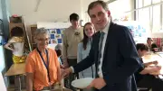 Bildungsminister Jan Riedel besucht Weißenfelser Schulen und lobt Praxisprojekt