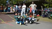 Bobbycar-Rennen in Kummer: 90-Grad-Kurve entscheidet Finale