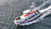 Boot kentert vor Rügen: Vater und Sohn unterkühlt gerettet