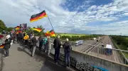 Brückenleuchten auf A 9: Protest gegen Bundesregierung bei Lingenau