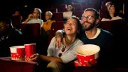 Darf ich eigene Snacks mit ins Kino nehmen?